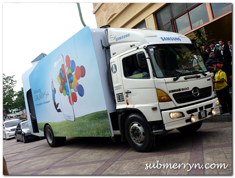 Samsung Galaxy S4 truck