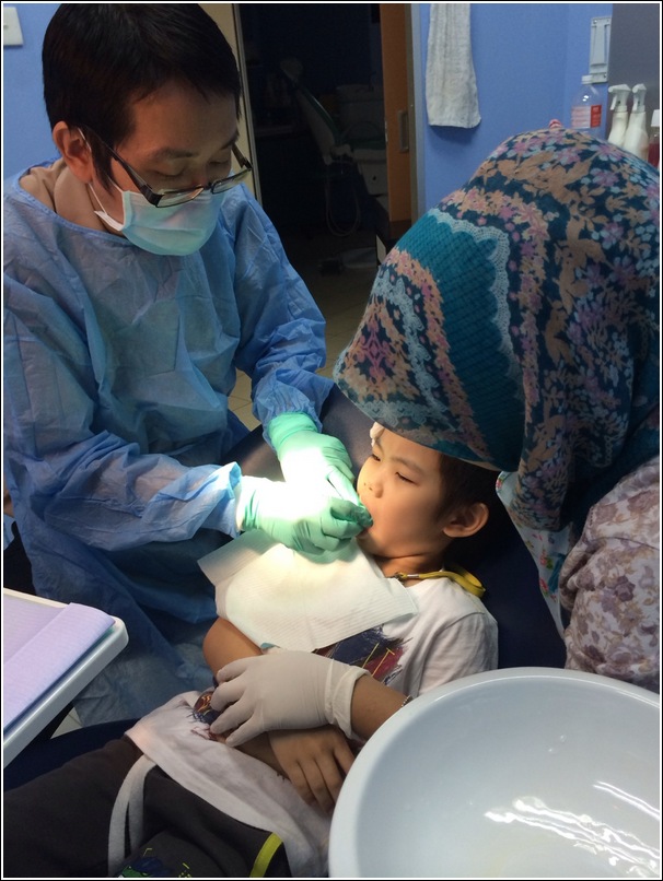A kid's first dentist visit
