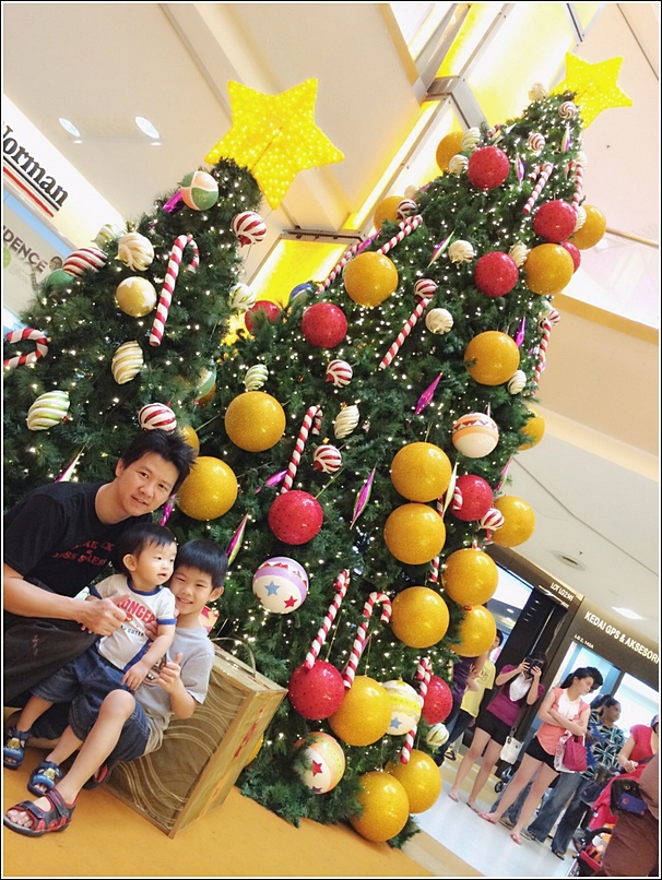 Sunway Pyramid Hoopful Christmas Decor 2