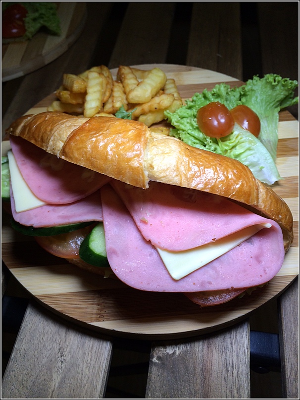 Bmon Turkey Ham sandwich