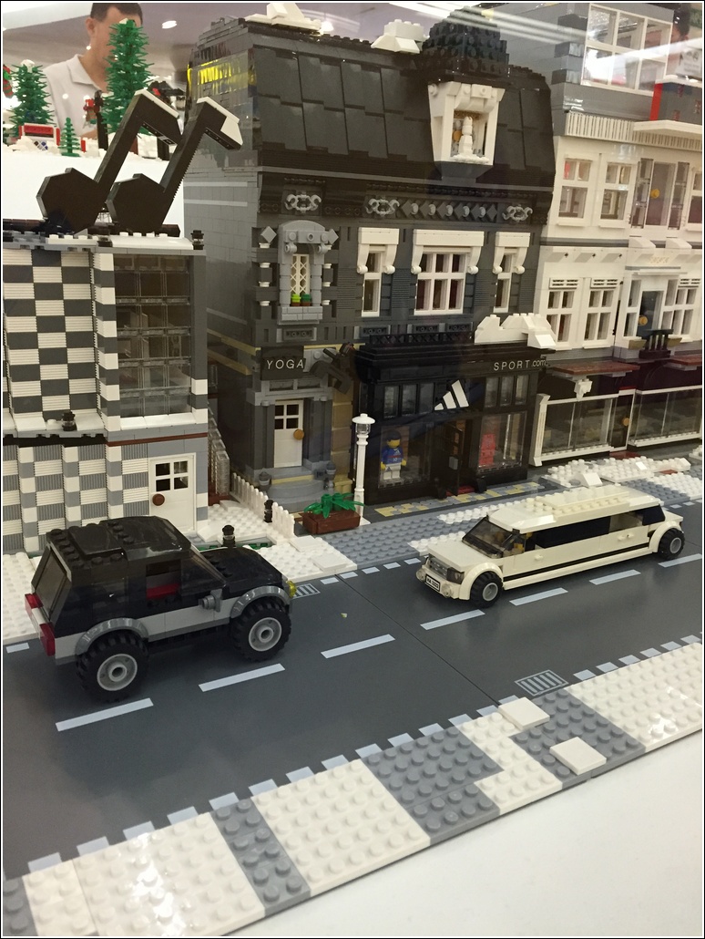 LEGO limousine