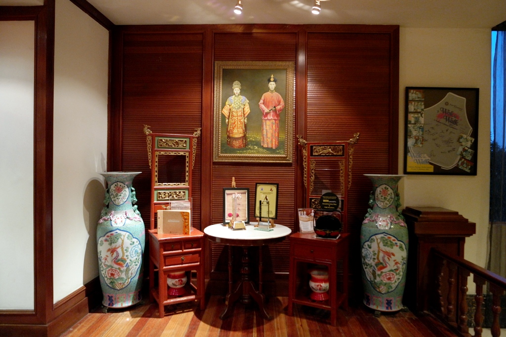 Seri Nyonya Equatorial Melaka antique decor 2