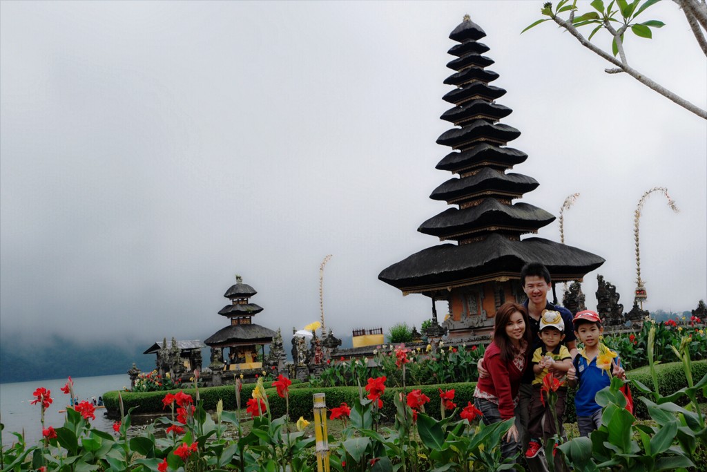 lake-bratan-temple-bedugul-bali-indonesia-1