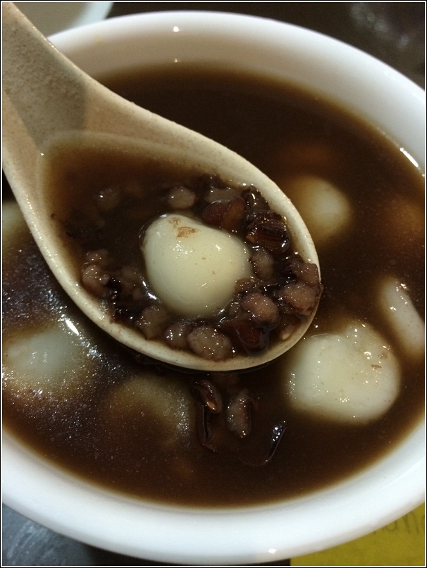 Red bean with glutinuous rice ball