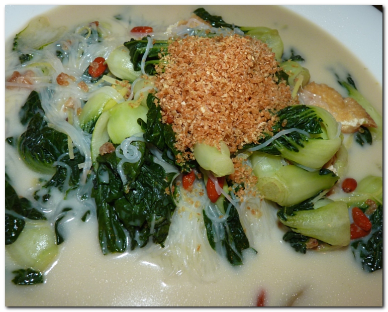 chinese cabbage with dried shrimp & vermicelli in supreme soup