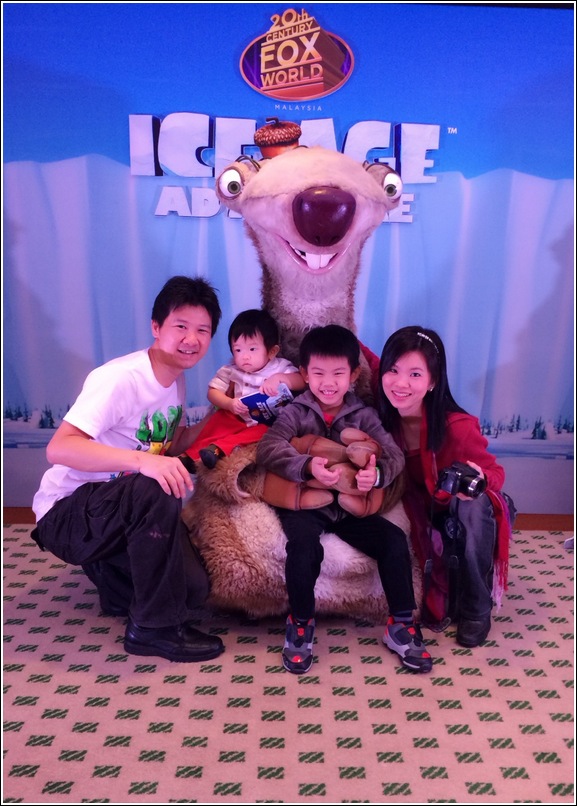 Ice Age Adventure Mascot pic opportunity
