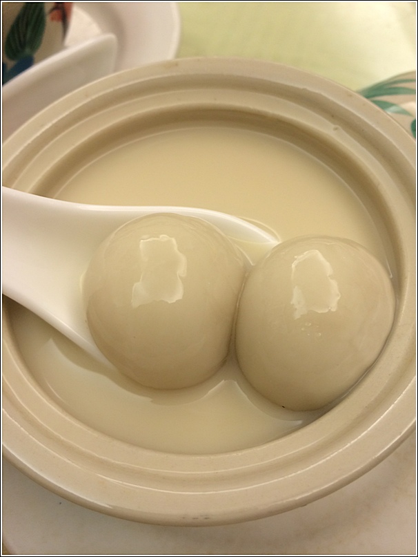 soya milk with glutinous rice ball
