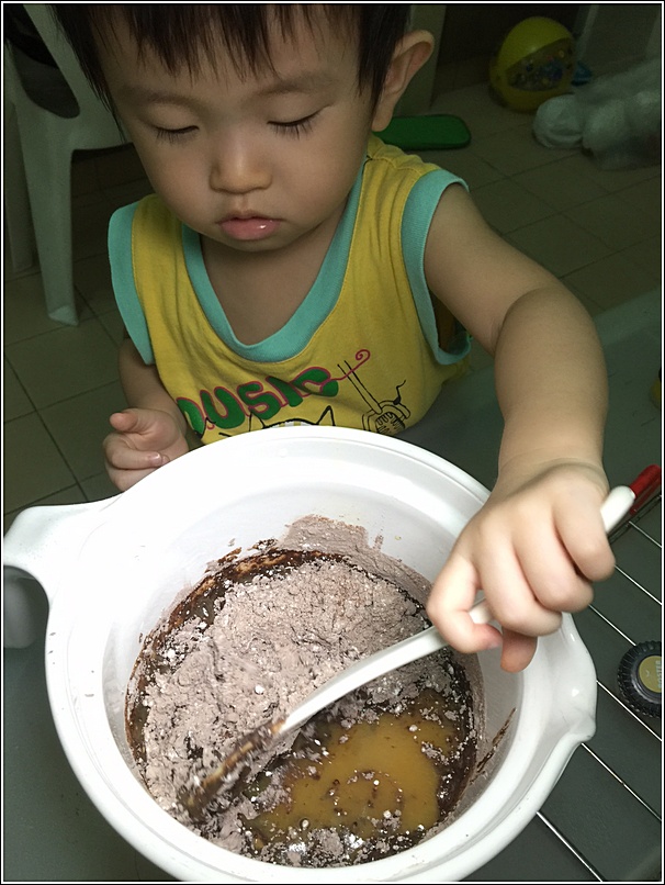simple Moist Chocolate Cake recipe 6
