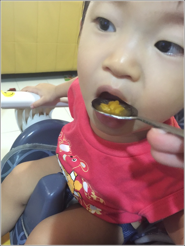 Toddler drinking persimmon soup
