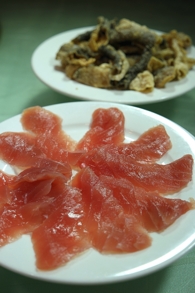noble-house-chinese-new-year-specialities-menu-tuna-and-crispy-fish-skin-yee-sang-2